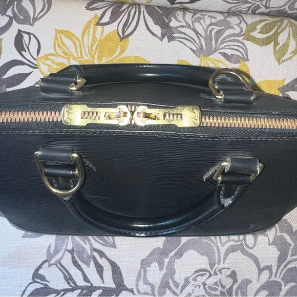 Louis Vuitton Alma - Picture 8 of 16